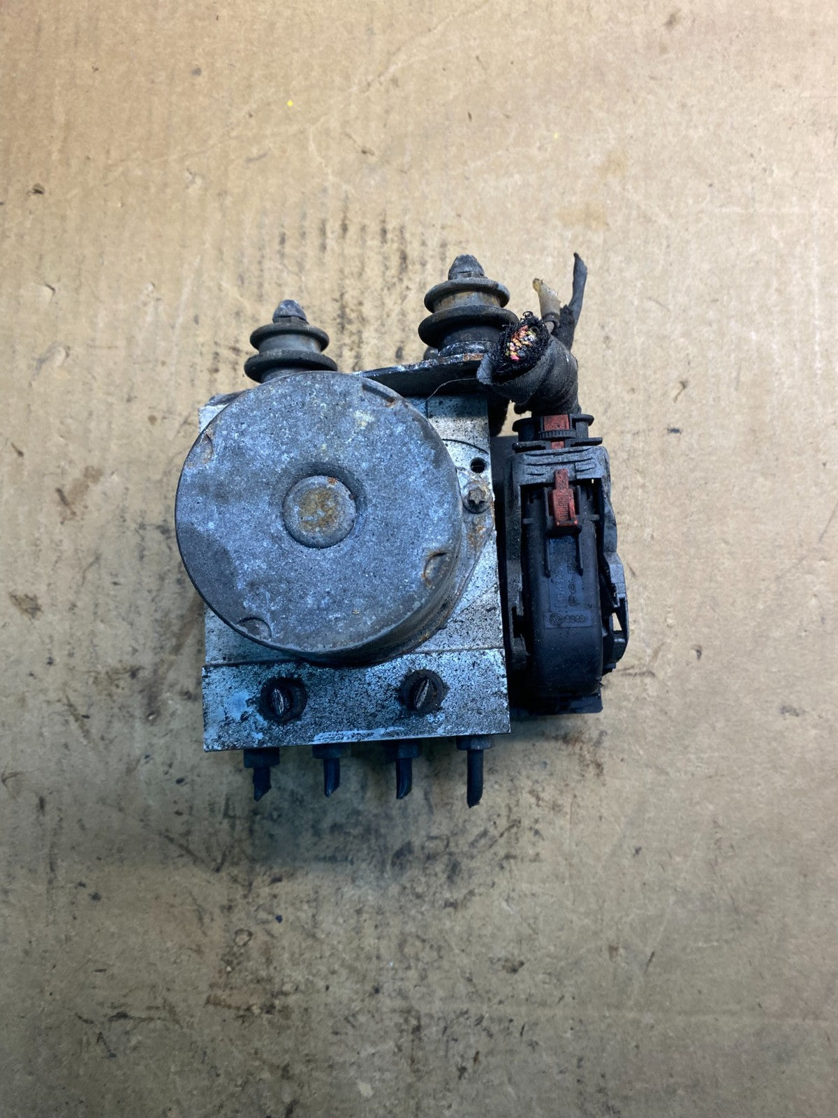 2010 to 2012 Audi A4 ABS Anti-Lock Brake Pump 8K061451 OEM Z2405 DG5