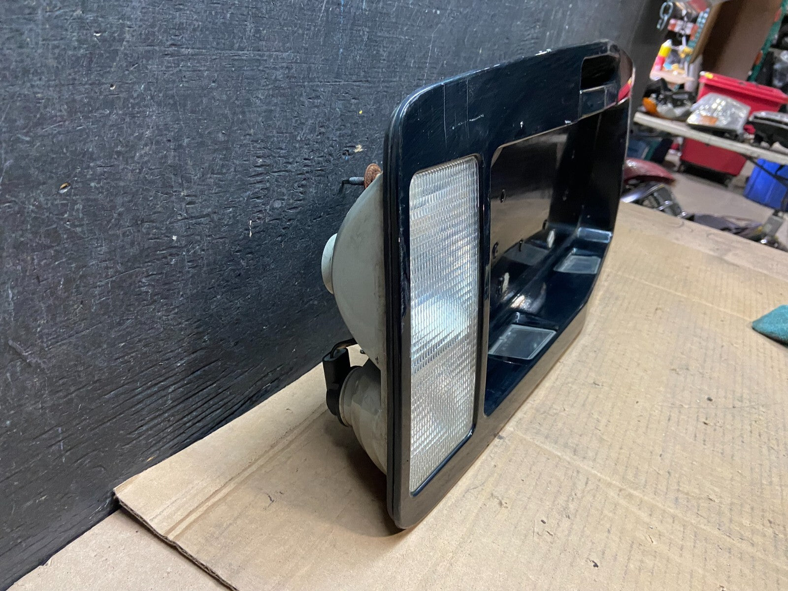 2004-2009 Cadillac SRX Trunk Panel Lid Backup License Plate i3034 PS2