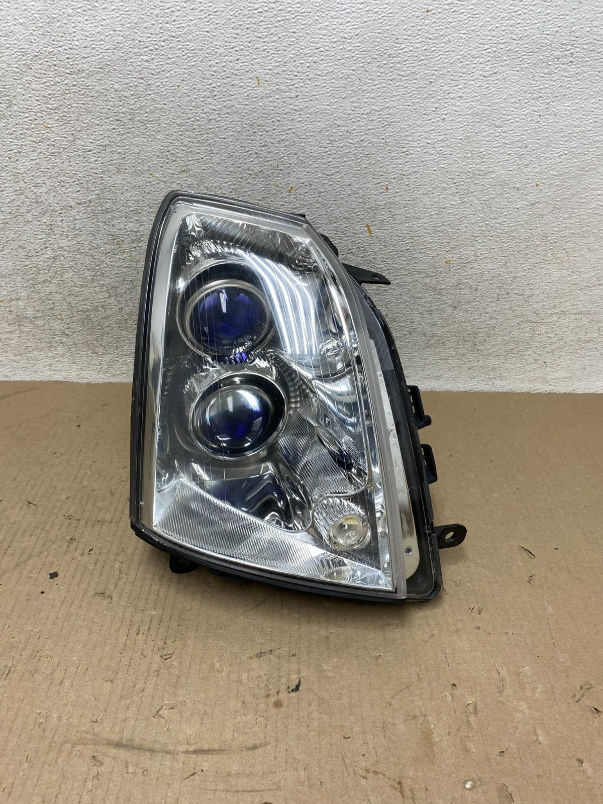 2005 - 2011 Cadillac STS Right Passenger RH Side Halogen Headlight AH6804 DW0