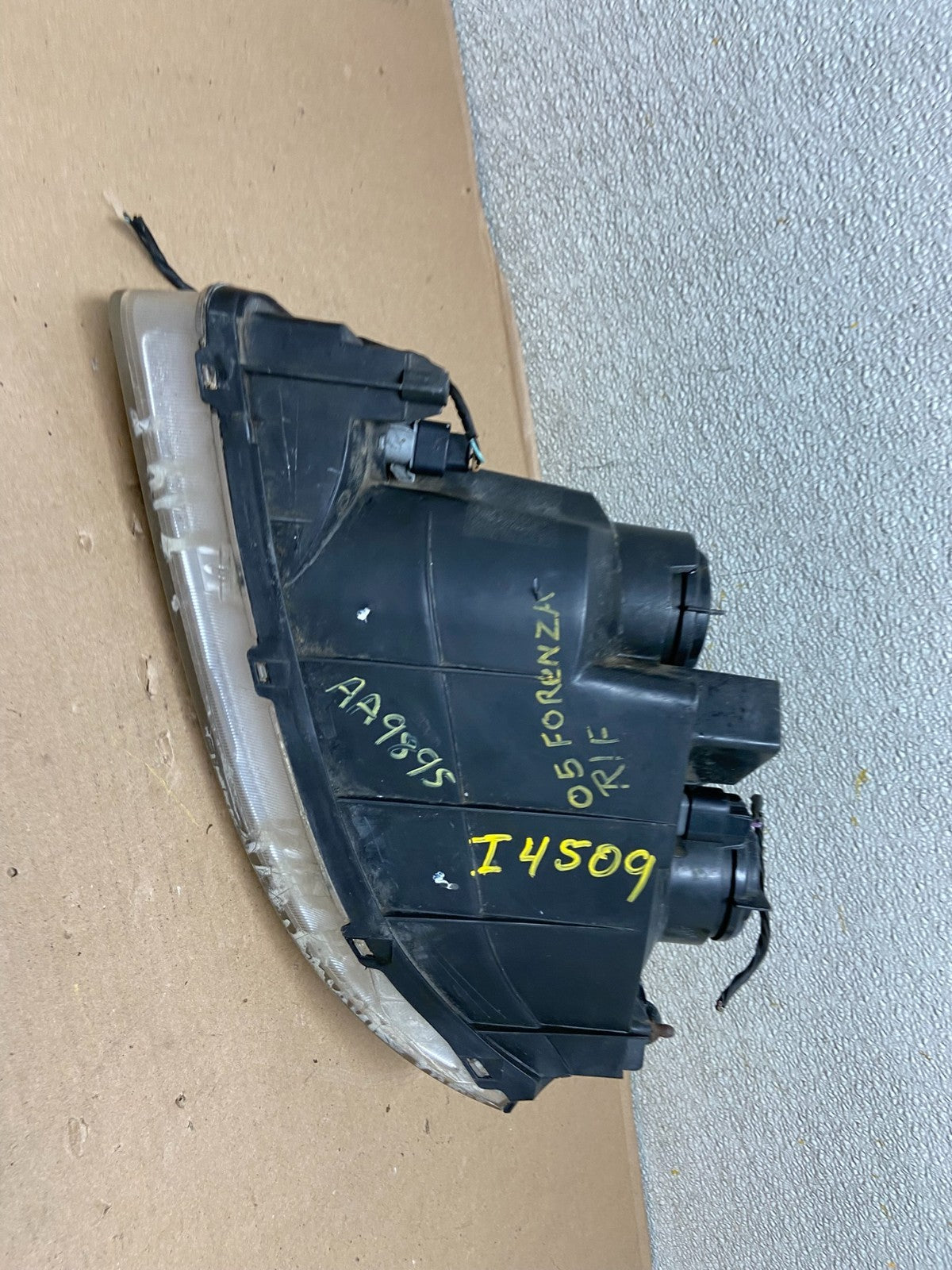 2004 to 2008 Suzuki Forenza Right Passneger RH Halogen Headlight Oem AA9895 DG6