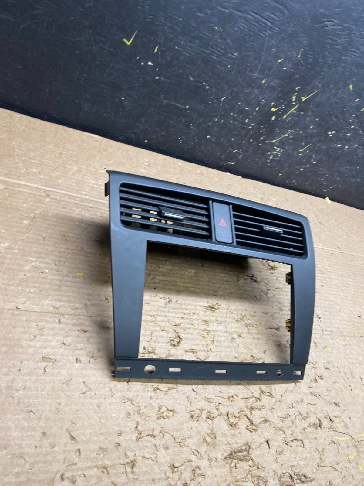 2007-2009 Suzuki XL7 XL-7 Center Radio Dash Trim Air Vent Bezel OEM  W3453 DG1