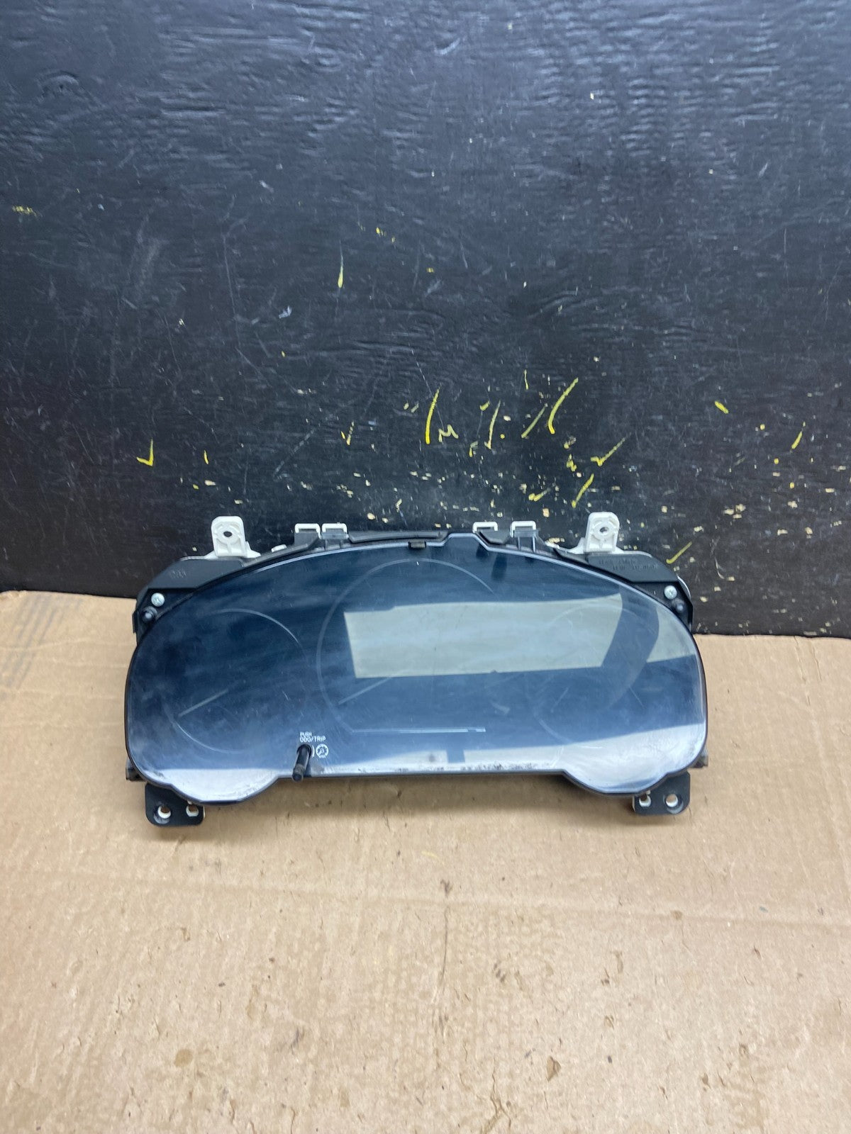 2006  Toyota Sienna Speedometer Cluster Gauge OEM Z1608 DG0
