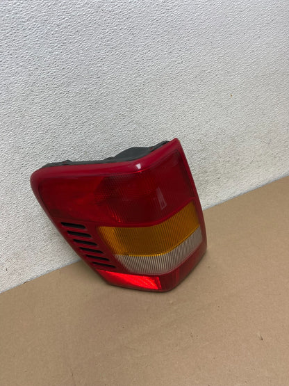 1999 - 2004 Jeep Grand Cherokee WJ Left Driver Lh Tail Light AG6577 DW2