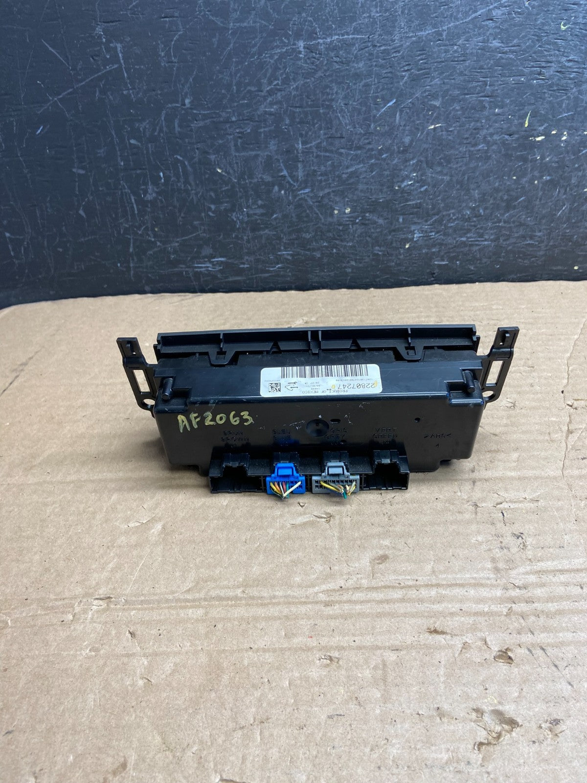 2010-2011 GMC Sierra Chevy Silverado AC Climate Control A/C AF2063 DW3