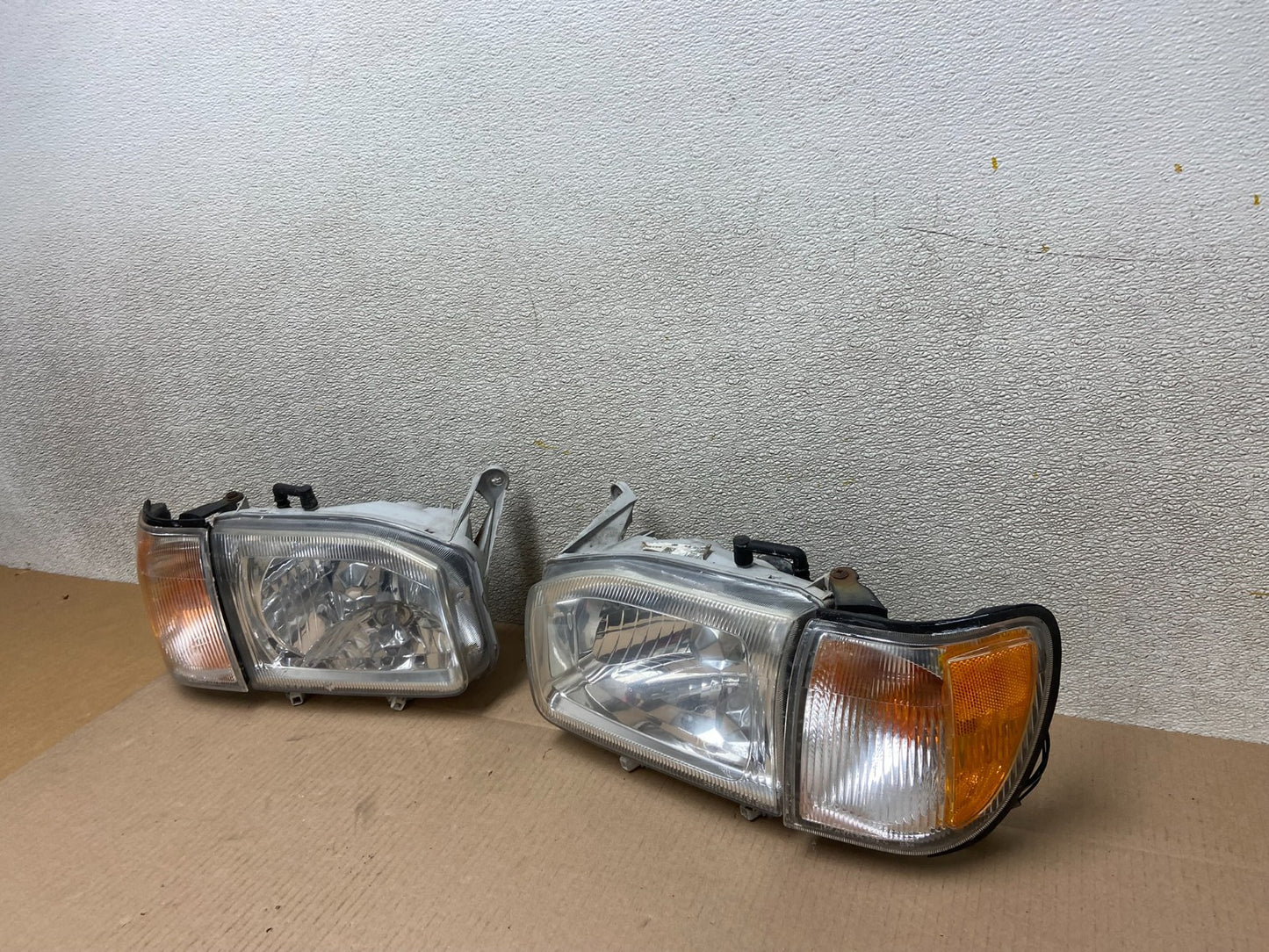 1999-2004 Nissan Pathfinder Left+Right Headlights + Turn Signal Oem Z3859 DW1