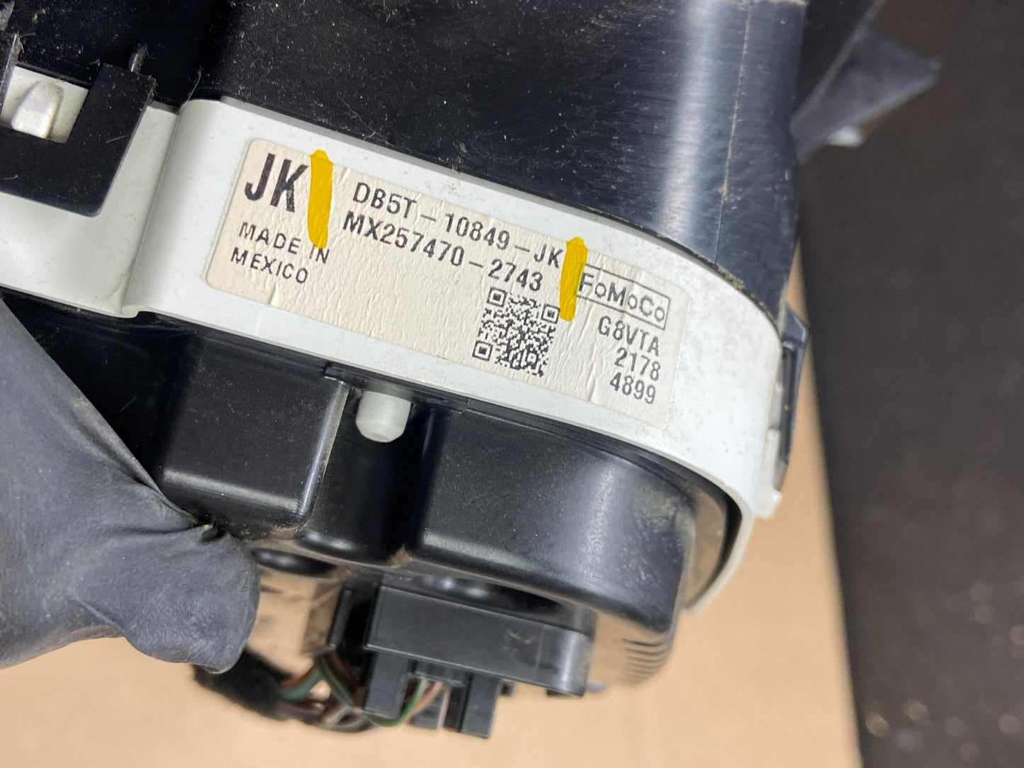 2013 to 2015 Ford Explorer Speedometer Cluster db5t-10849-jk T4305 DG5