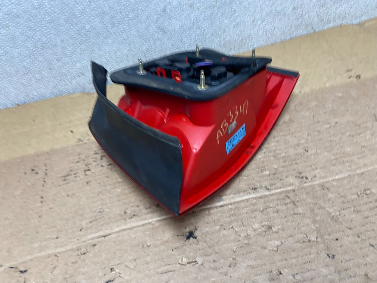 2001-2005 Audi A6 Wagon Left Driver LH Side Tail Light Oem AB3347 LK5