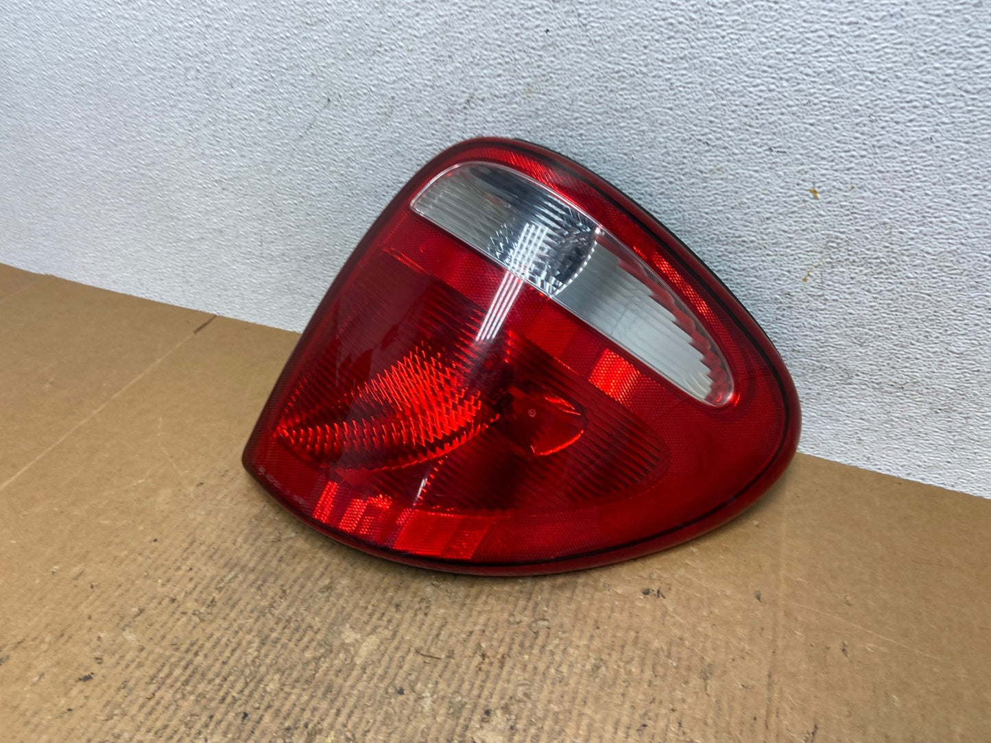 2004 - 2007 Dodge Grand Caravan Right Passenger Side Tail Light AE2767 LK1