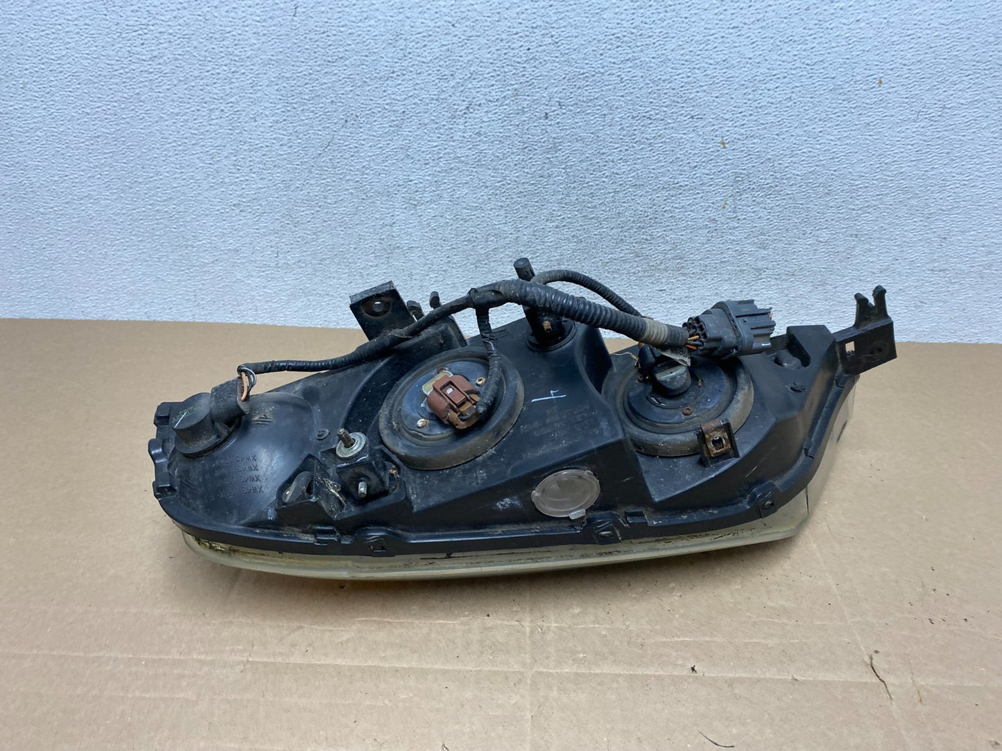 2000 to 2002 Lincoln Ls Right Passenger RH Side Headlight Halogen AE4946 DW5