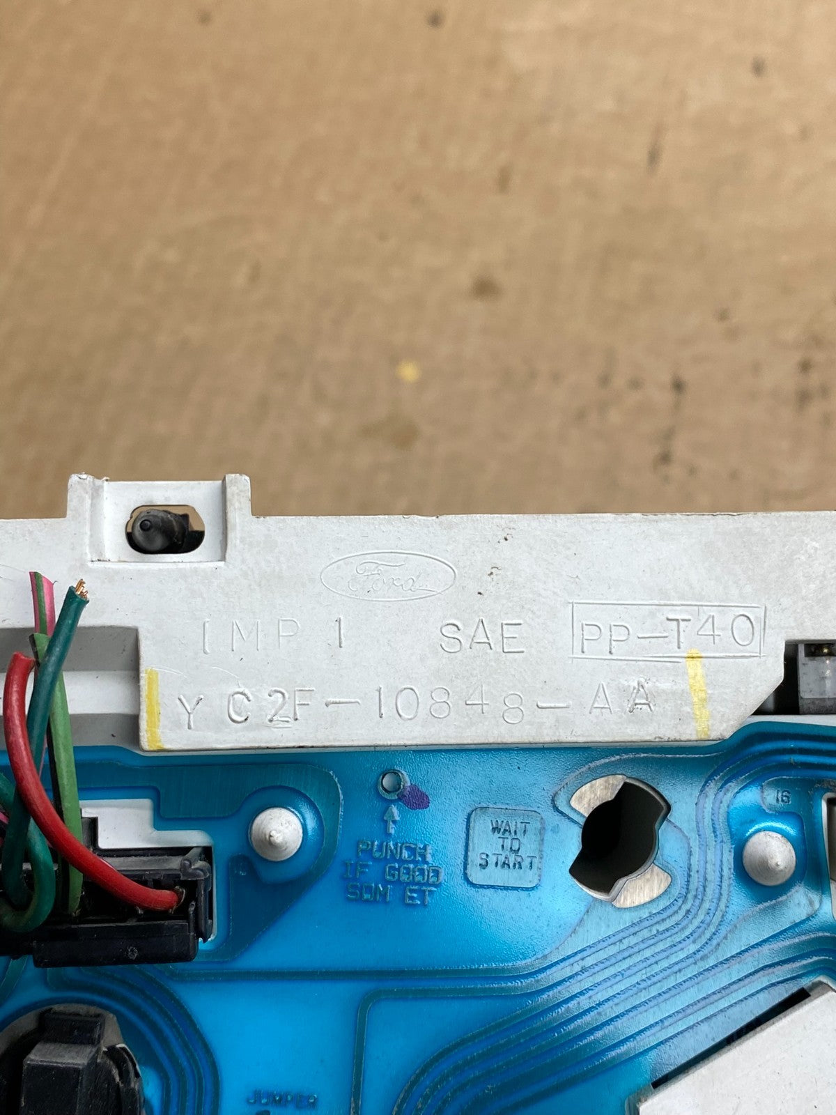2001 - 2002 Ford Econoline E250 E350 Van Speedometer Instrument Cluster z4305 DG5