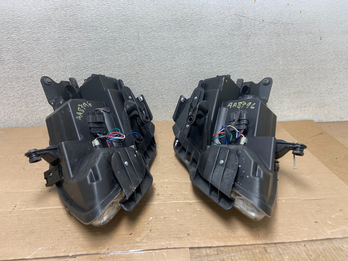 2007 to 2012 Gmc Acadia Halogen Headlights Left+Right Side AA8796 DW9