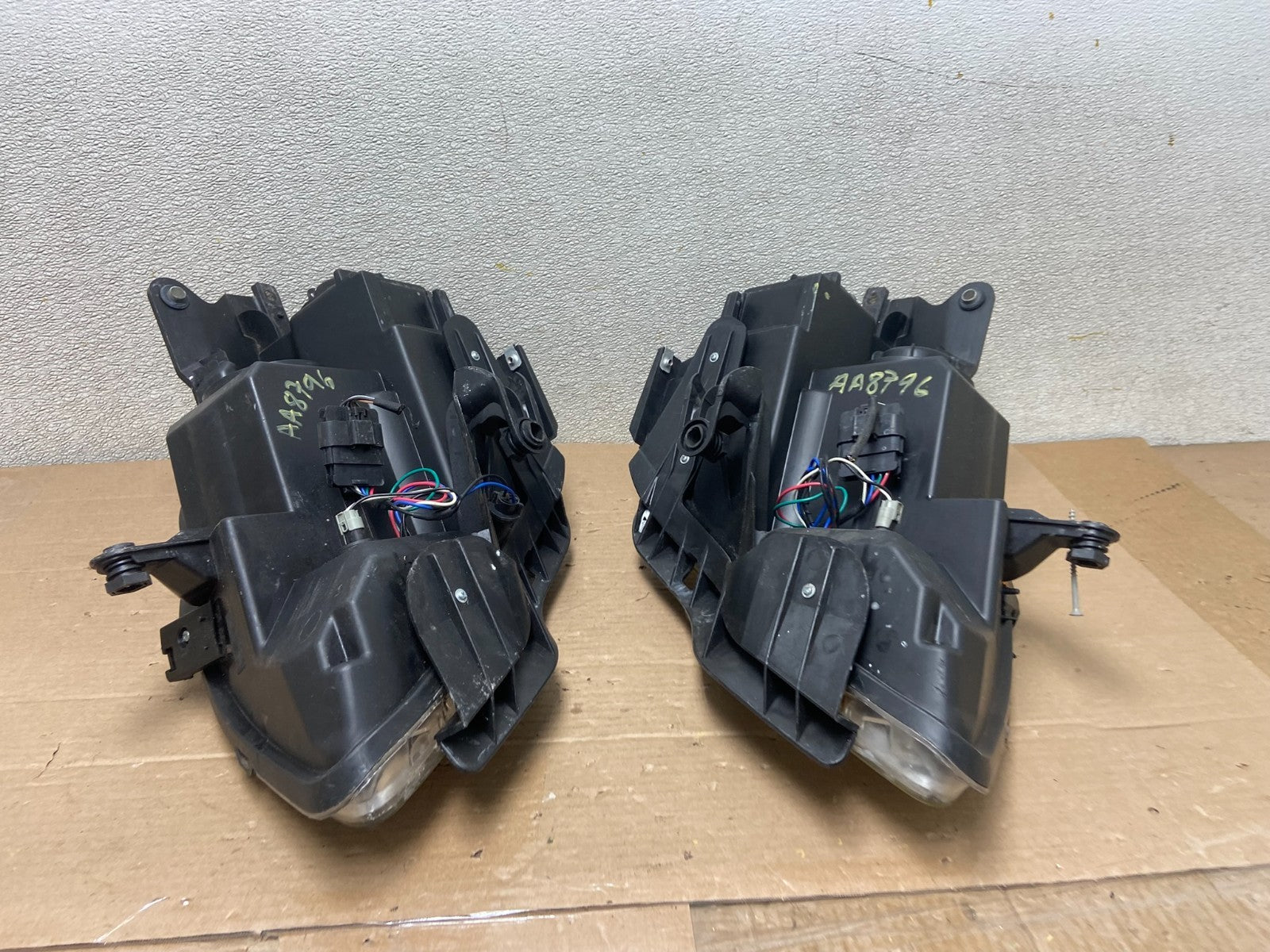 2007 to 2012 Gmc Acadia Halogen Headlights Left+Right Side AA8796 DW9