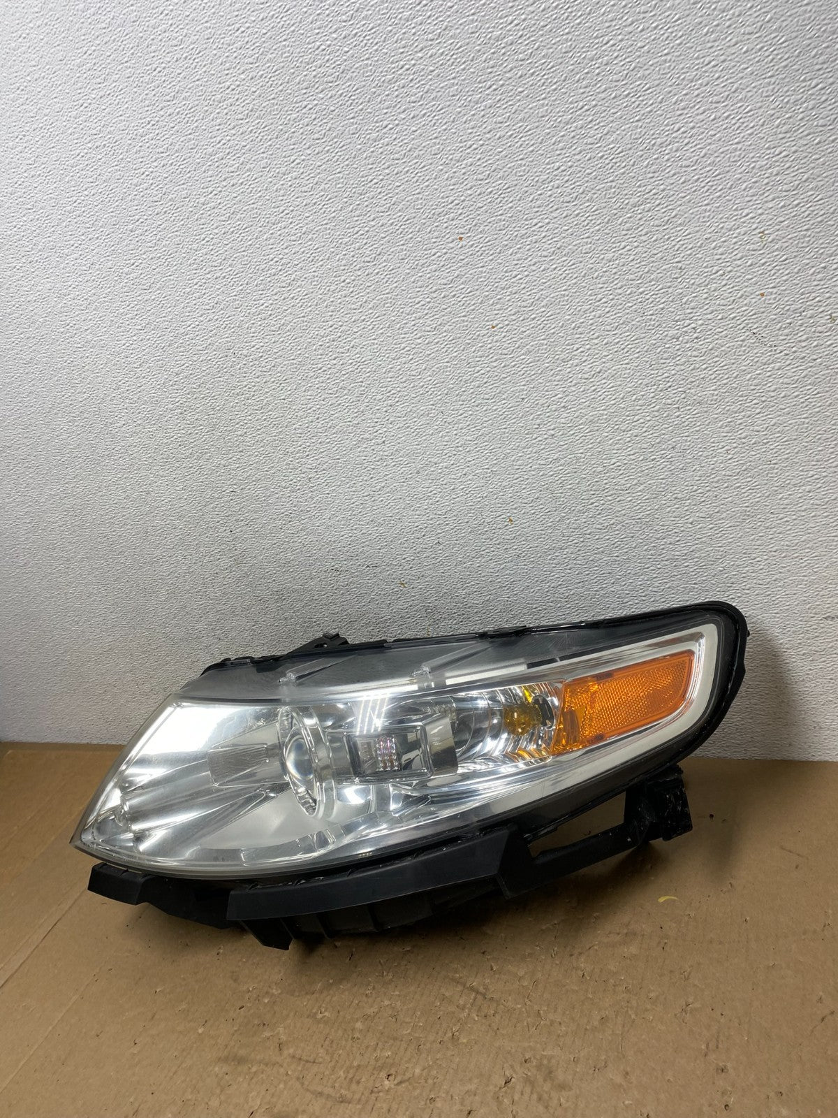 2009-2012 Lincoln Mks Left Driver LH Side Xenon HID Headlight AD7797 DW1
