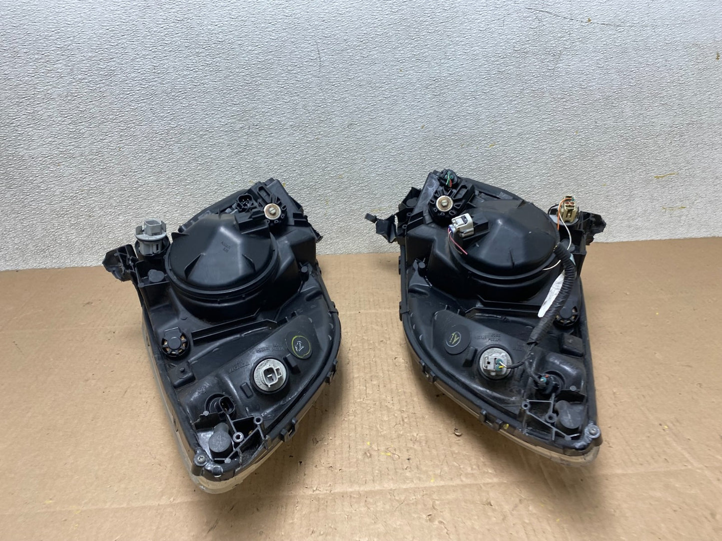 2004-2005 Toyota Prius Left+Right Side Xenon Headlights W0797 DW14