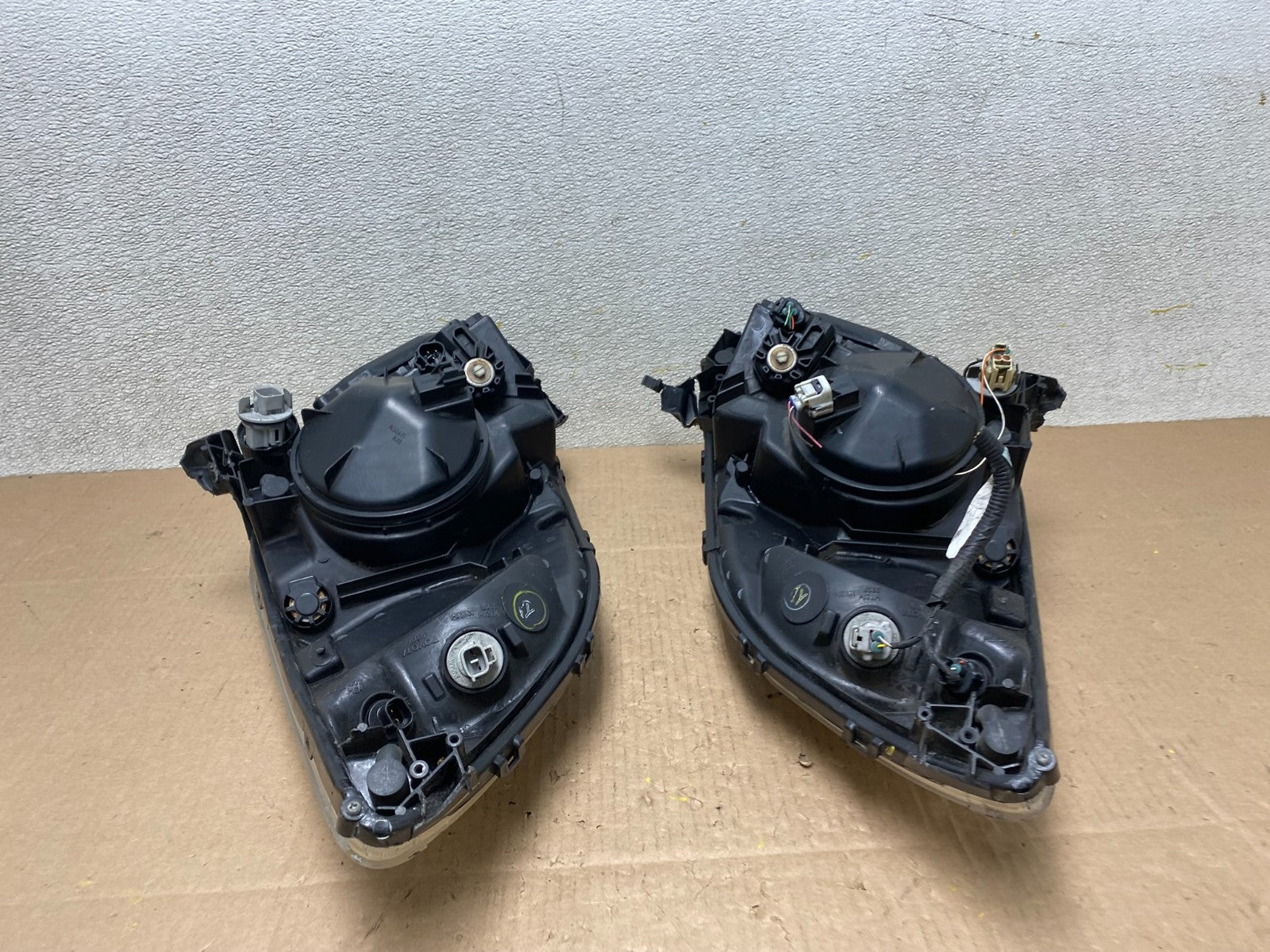 2004-2005 Toyota Prius Left+Right Side Xenon Headlights W0797 DW14