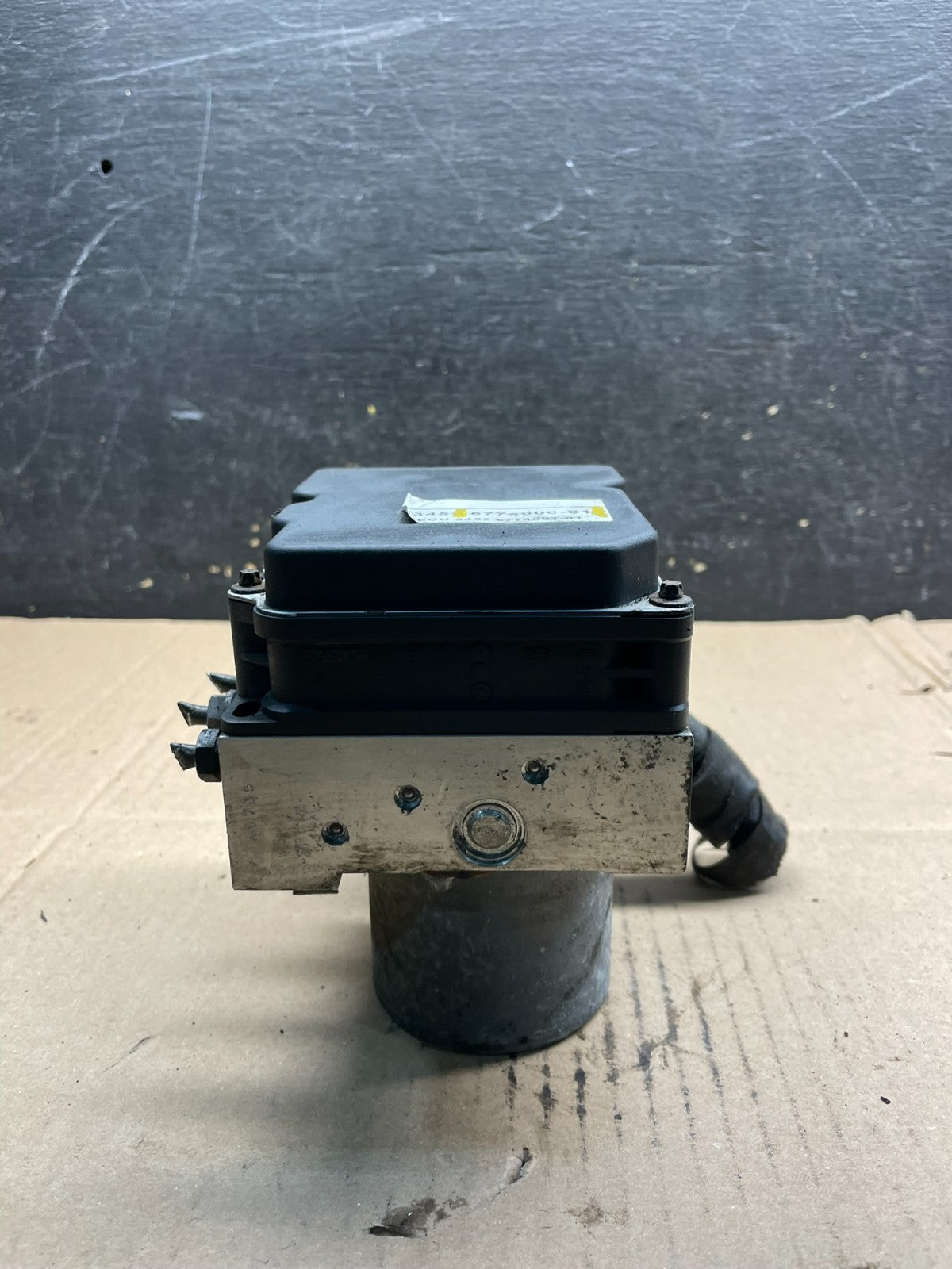 2004 to 2007 BMW 525i ABS Anti-Lock Brake Pump 6774000-01 V1978 DG1