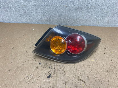 2004 2005 2006 Mazda 3 Hatchback Right Passenger Side Tail Light OEM V0698 DW0