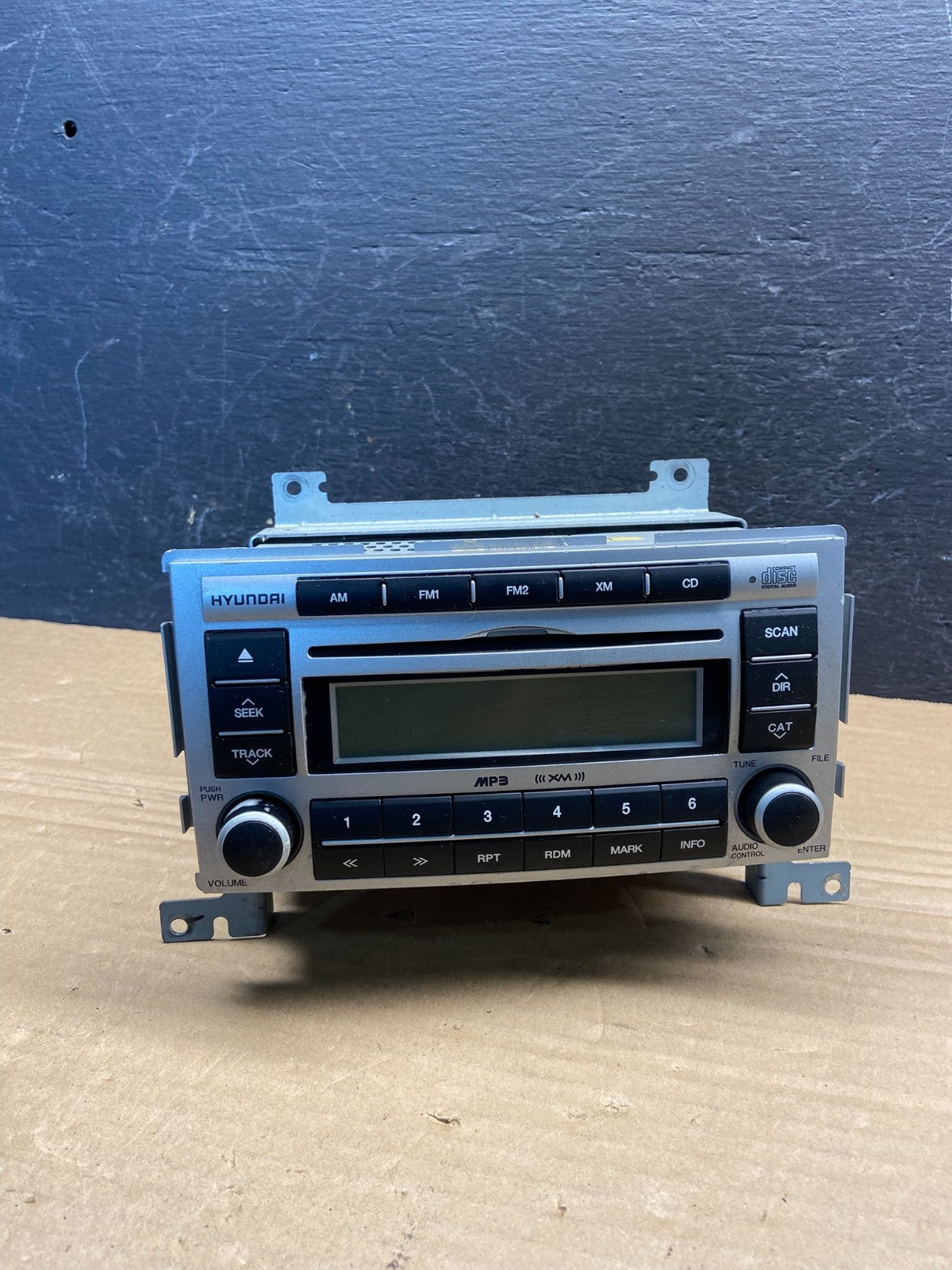 2007 to 2009 Hyundai Santa Fe AM/FM Radio CD Player ae4605 DG0