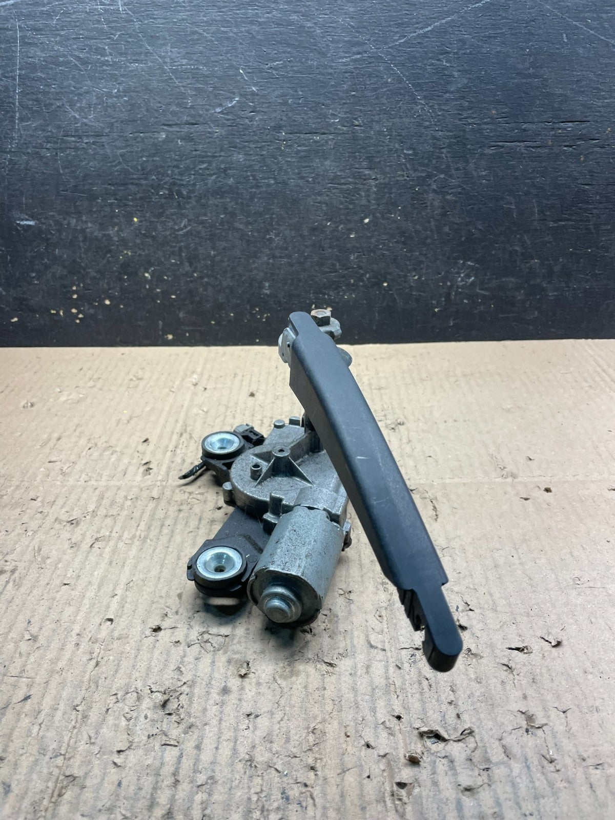 2012 to 2018 Ford Focus Rear Windshield Wiper Motor BV61-17K441-AA v5266 dg4