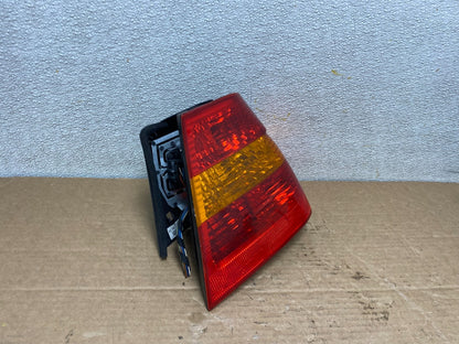 2002 -  2005 BMW 3 E46 Series Right Passenger RH Side Tail Light Z1430 DW2