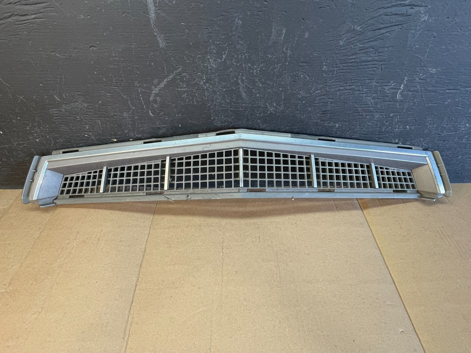 2008 to 2011 Cadillac Cts front Lower Grill Grille AC2076 DG0