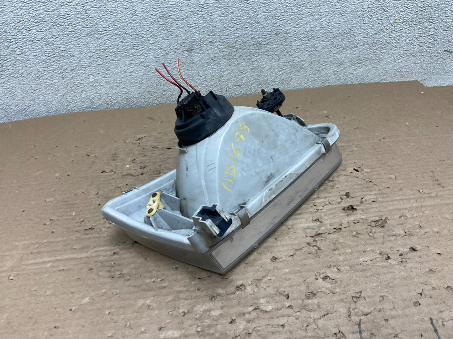 1998 to 2000 Toyota Corolla Front Left Driver Side Headlight AB1698 DW6