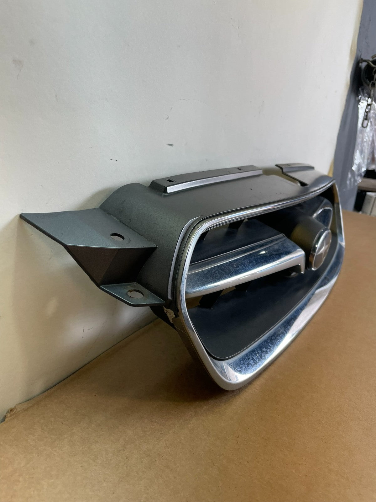 2004 to 2007 Subaru Legacy Front Upper Grille Grill AF8528 DG2