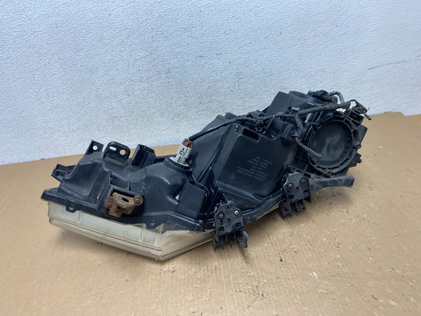 2012 to 2017 Nissan Quest Right Passenger RH Headlight Halogen AD8131 DW7