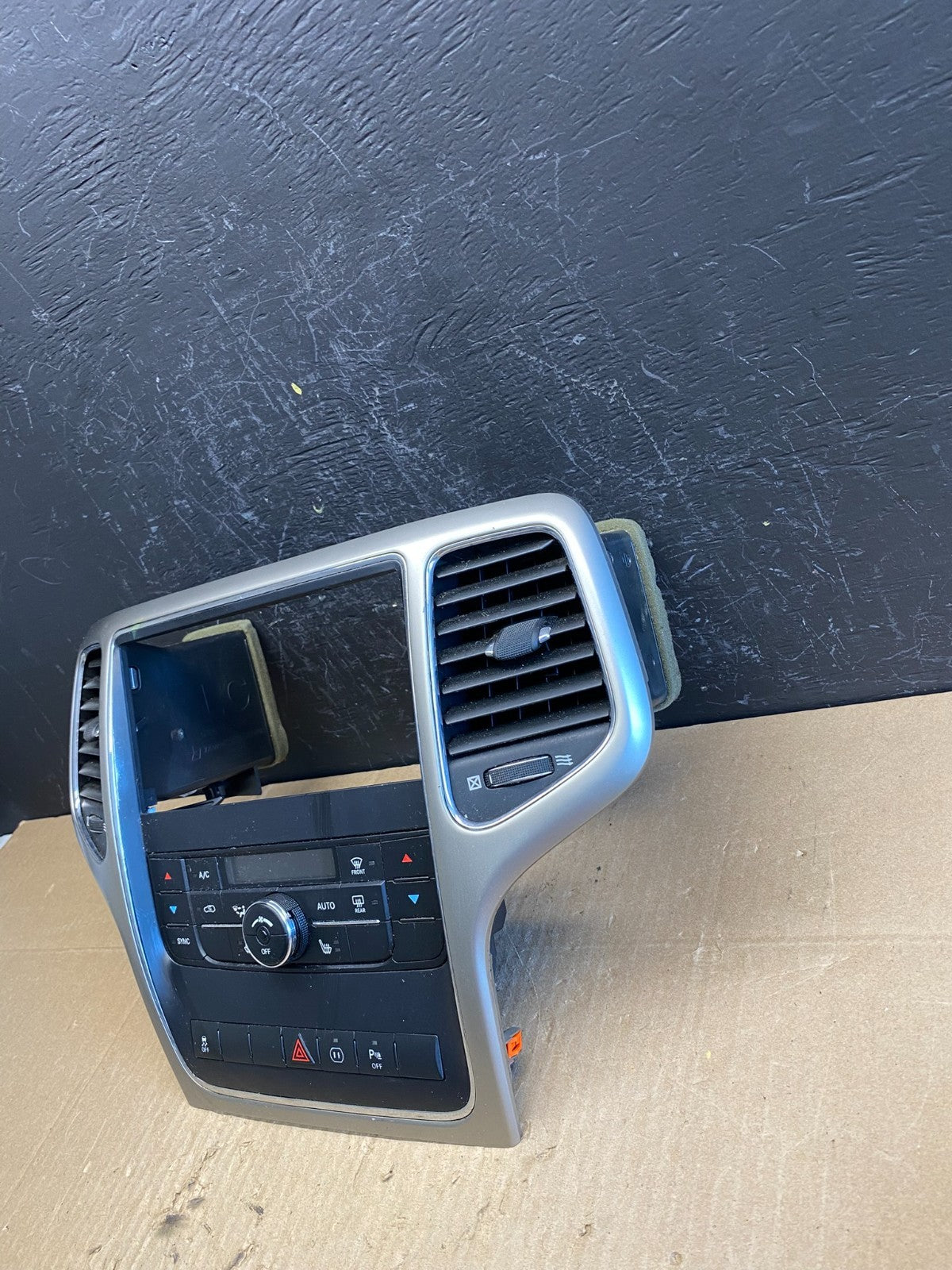 2011-2013 Jeep Grand Cherokee Center Radio Climate Control Bezel Vent AC4797 DG2