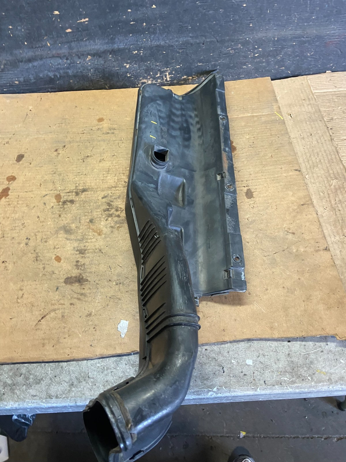 2004 to 2006 Nissan Maxima Upper Air Intake Duct R0320 DG7