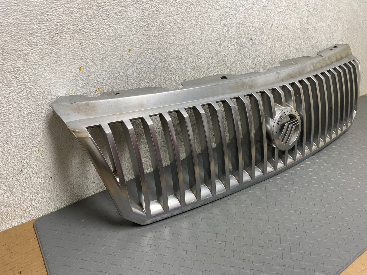 2002 to 2005 Mercury Mountaineer Front Upper Grill Grille Oem A3344 PS2
