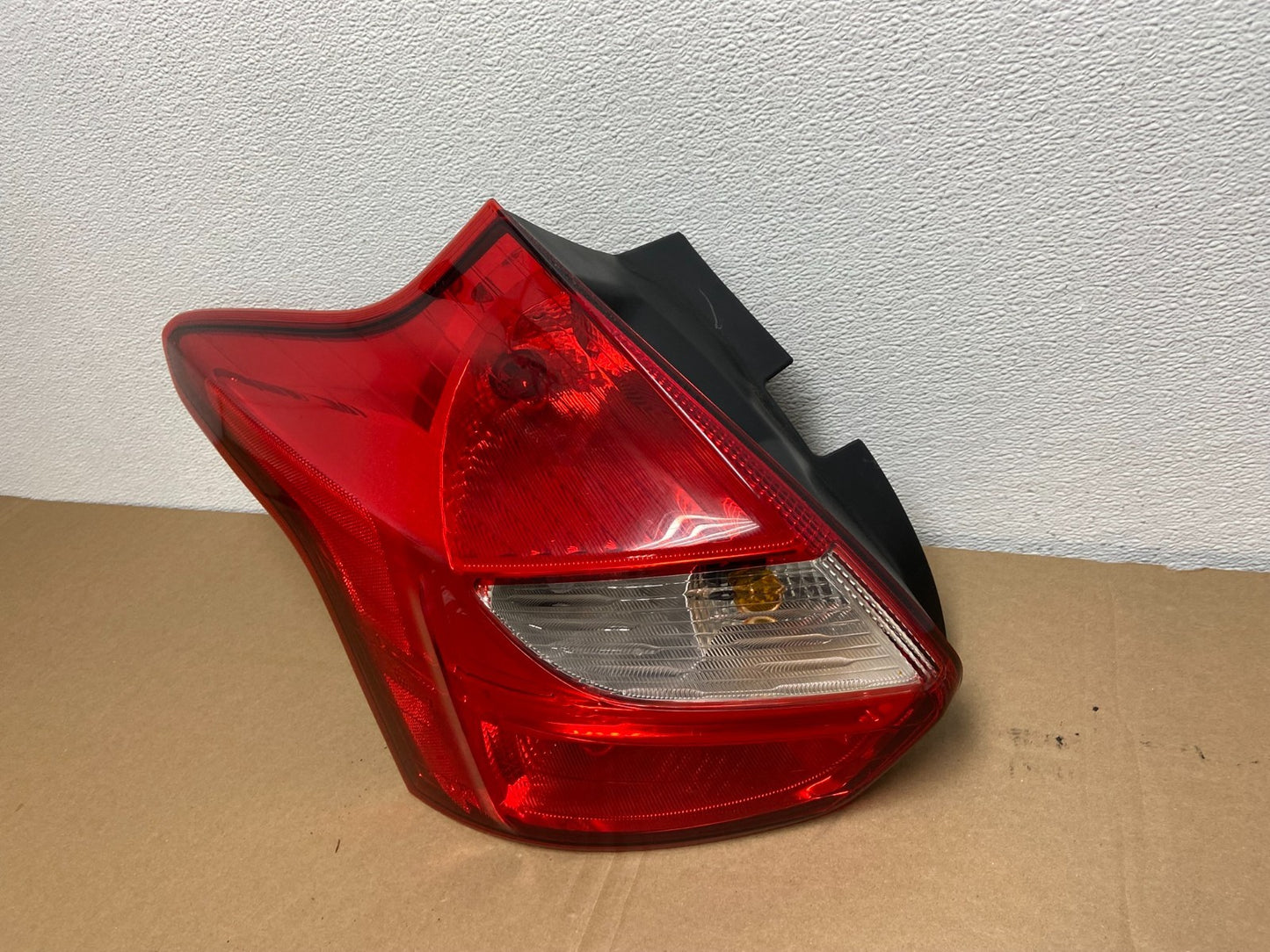 2012 2013 2014 Ford Focus Tail Light Hatchback Left Driver Lh Side Oem AB6300 DW1