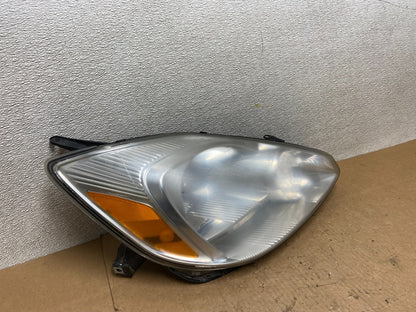 2004-2005 Toyota Sienna Driver Right Passenger Halogen Headlight OEM Z7672 PS2
