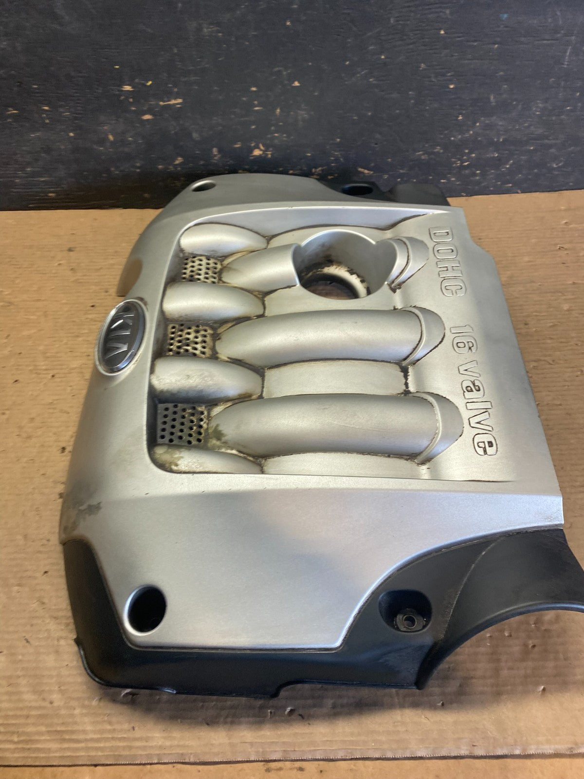 2005 to 2007 Kia Sportage 2.0L Engine Motor Cover  Oem s3404 DG2