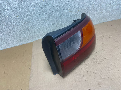 1997 to 2003 Chevrolet Malibu Passenger Right RH Side Tail Light AA0542 DW2