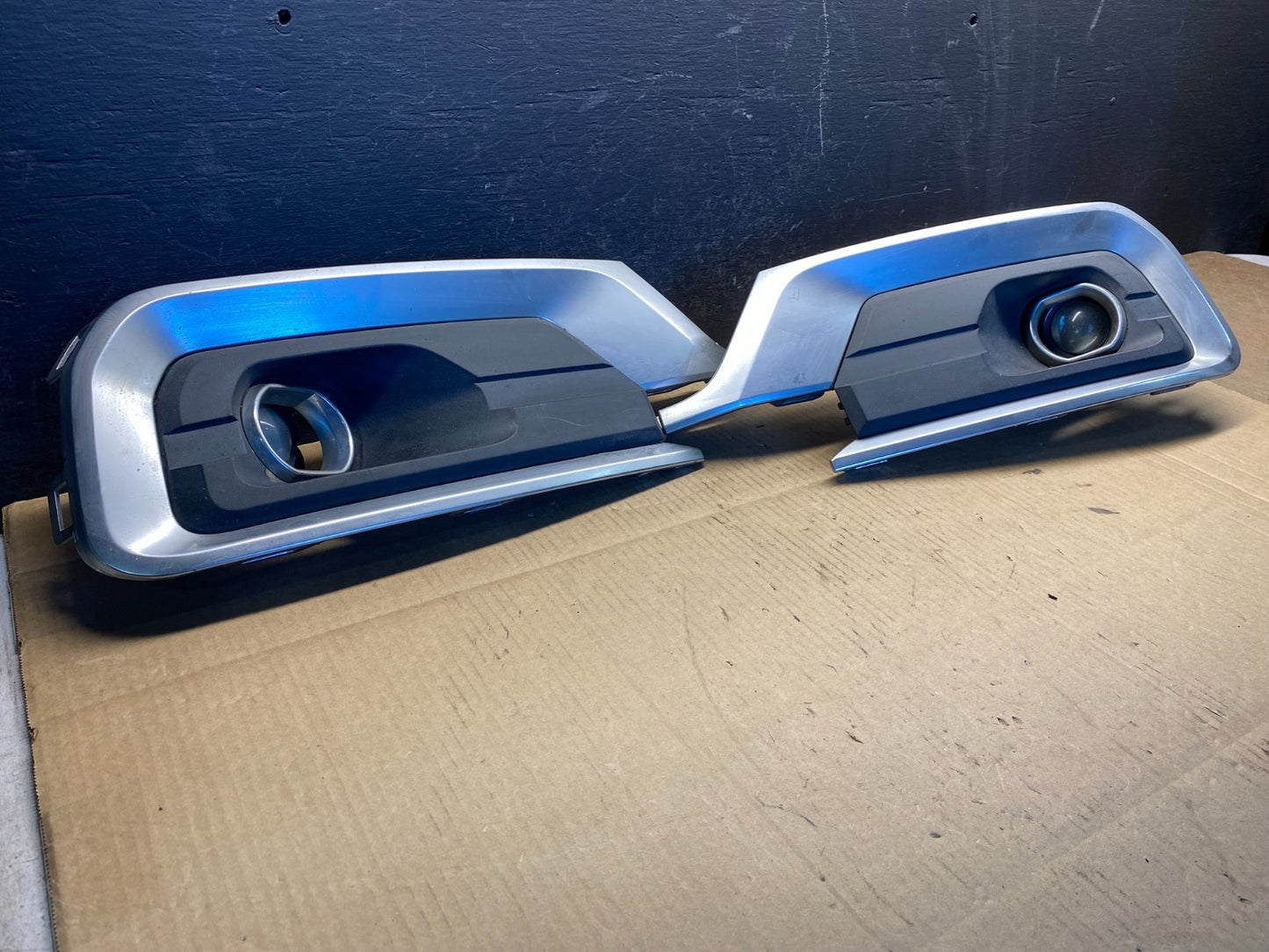 2013 to 2016 GMC Acadia Right+Left Fog Light Bezel Trim AD5044 DG2