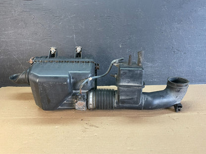 2001-2004 Toyota Sequoia Tundra 4.7L V8 Air Cleaner Intake Filter Box AF3407 DW0