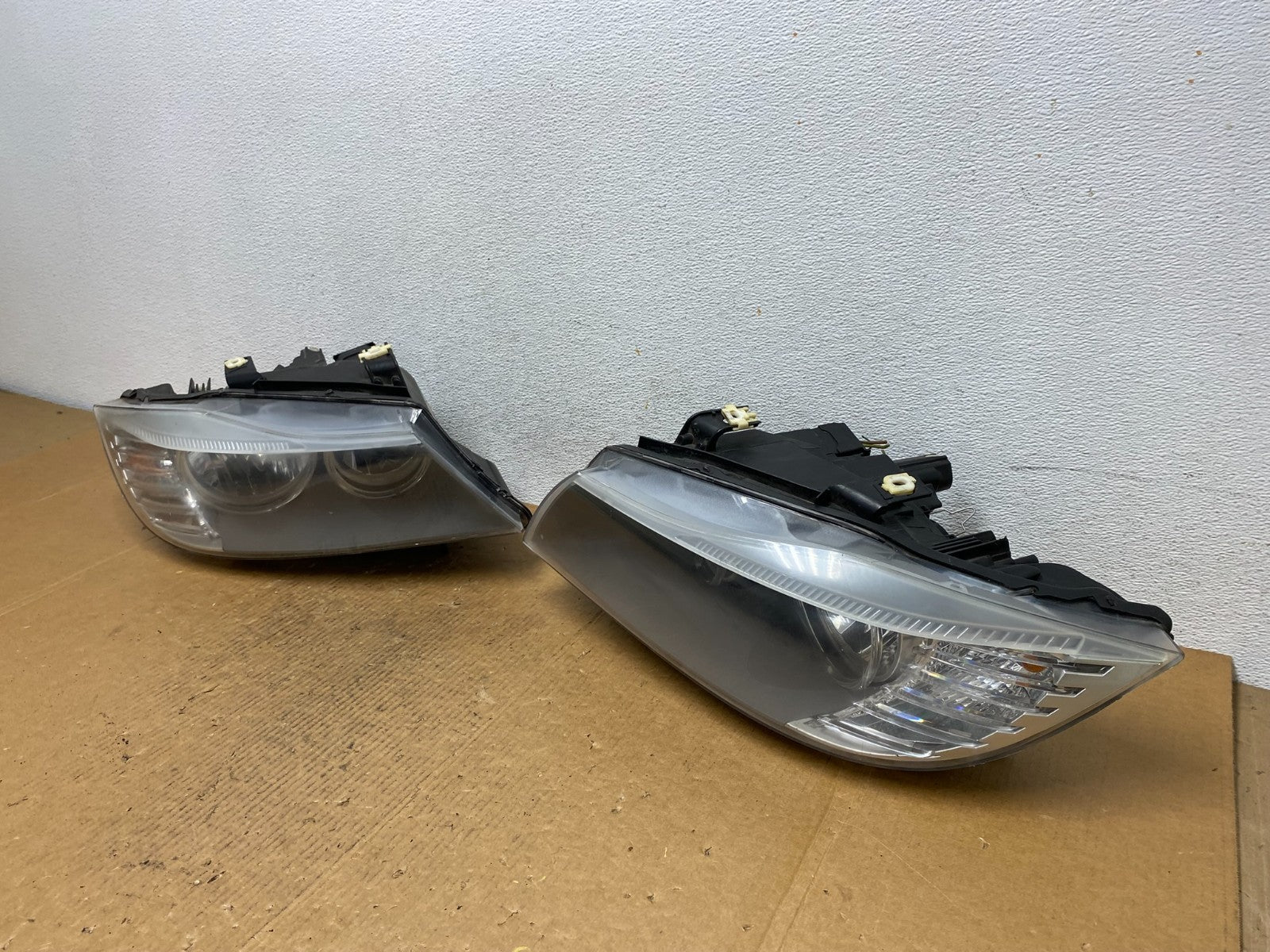 2009-2011 Bmw 3 Series 328i 4/D Sedan Left+Right Headlights Halogen AE1169 DW1
