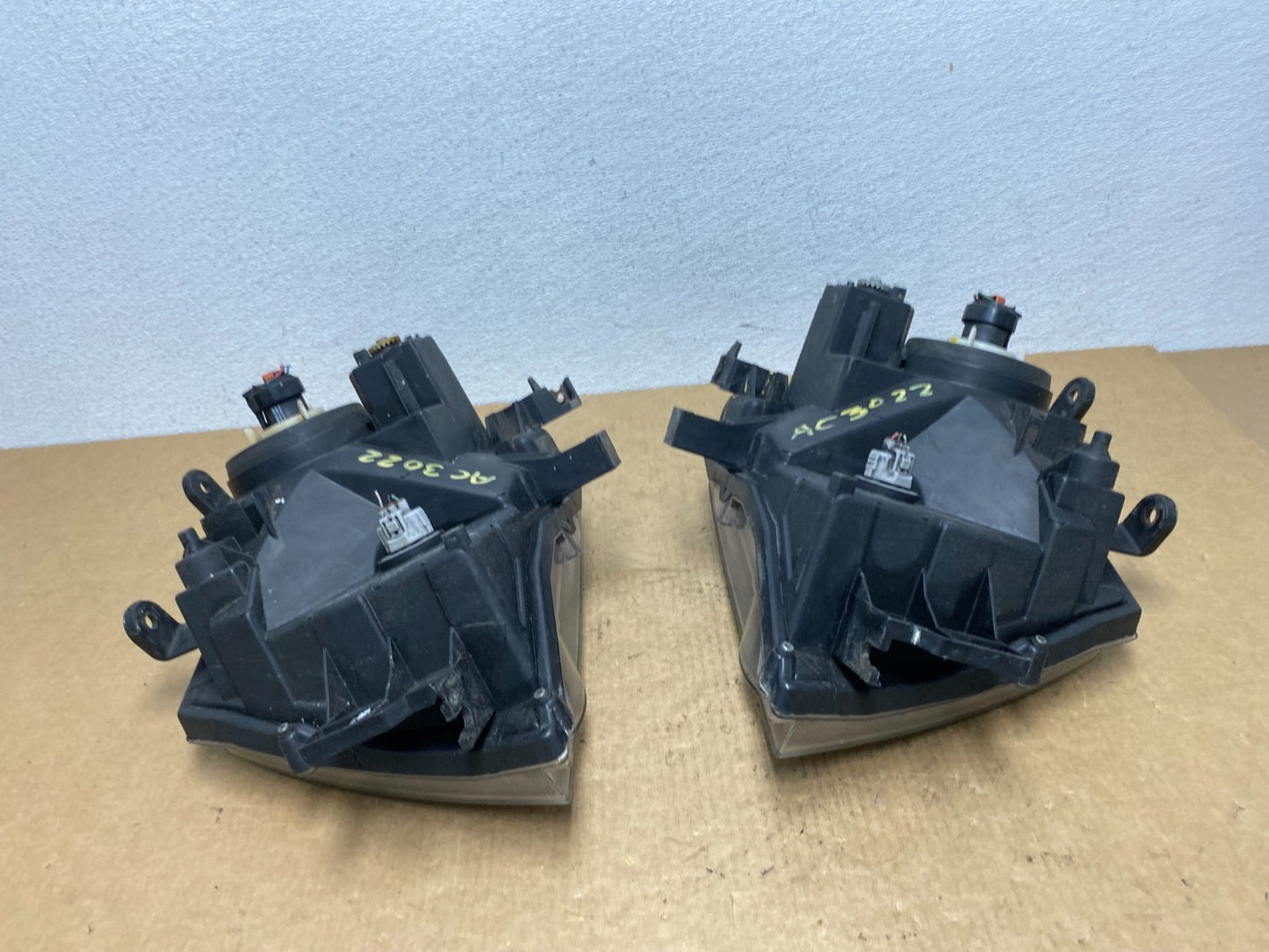 2005-2015 Nissan Xterra Left+Right Side Set Headlights OEM AC3022 DW9