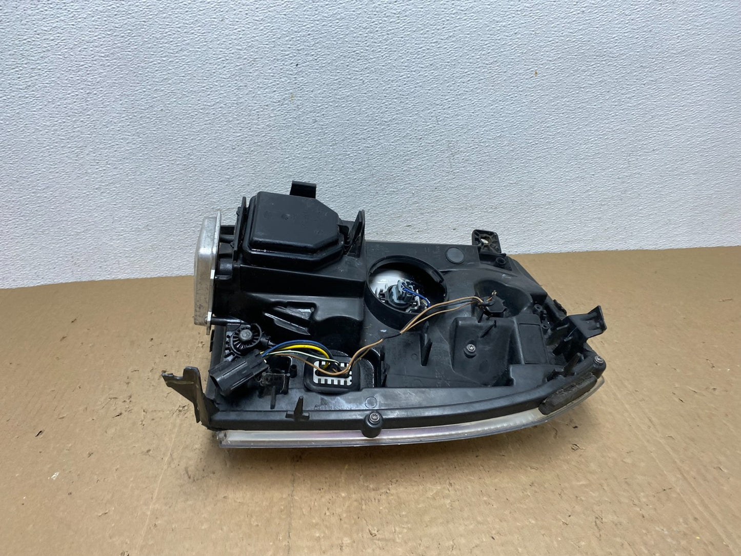 2007 - 2014 Cadillac Escalade Right Passenger Side Xenon HID Headlight AC7242 DW7
