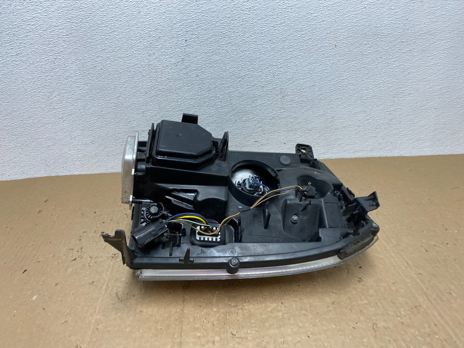 2007 - 2014 Cadillac Escalade Right Passenger Side Xenon HID Headlight AC7242 DW7