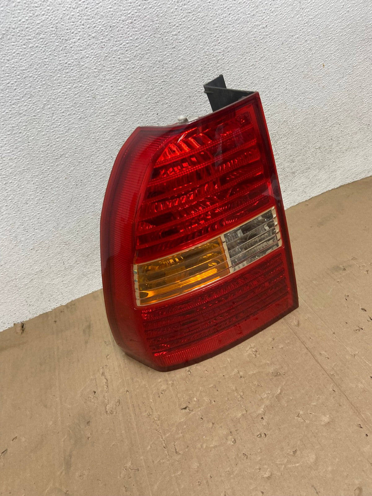 2005 to 2008 Kia Sportage Left Driver Side LH Side Tail Light AE9188 LK2