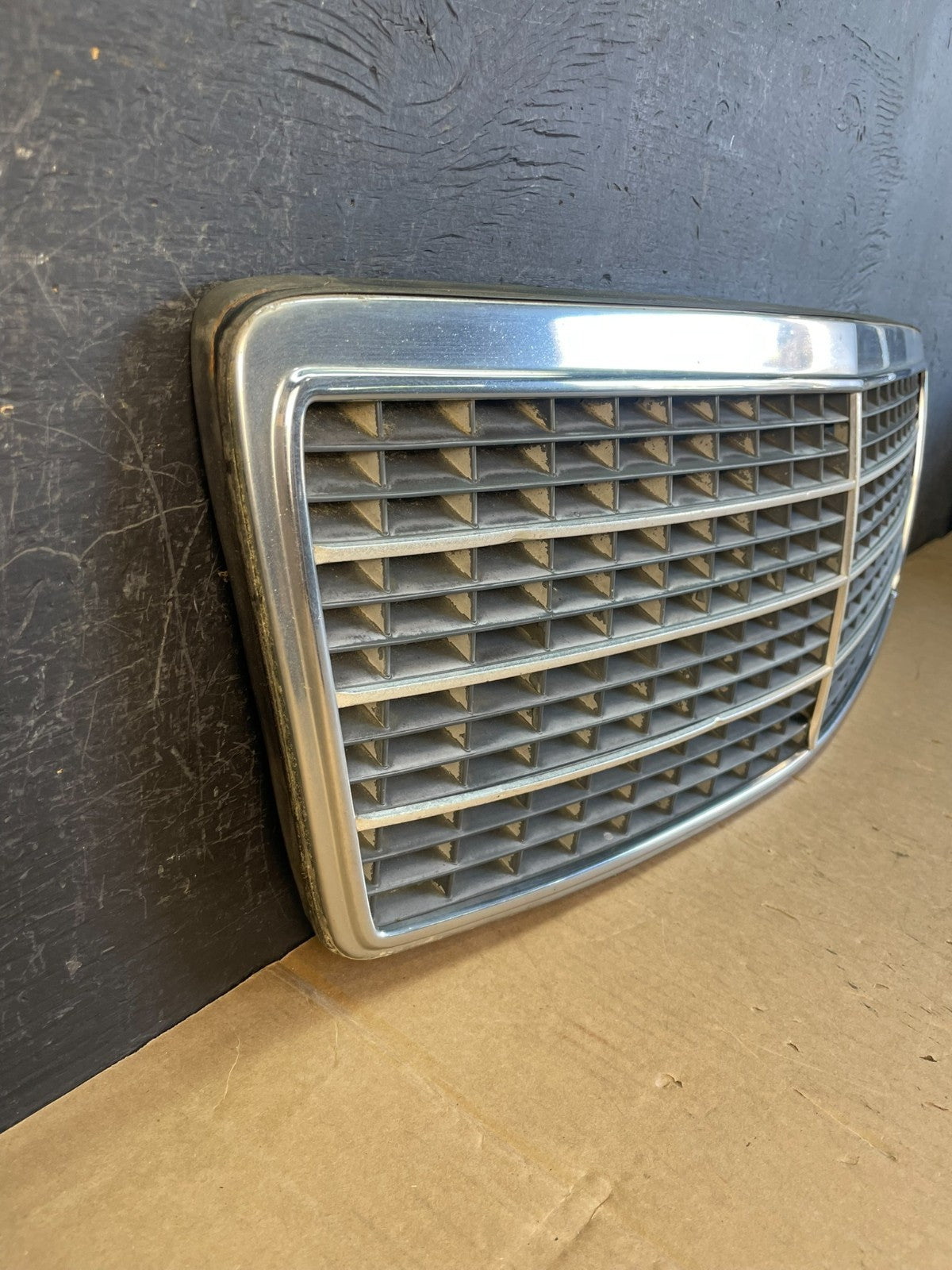 1994 to 1999 Mercedes-Benz W140 S600 S500 S320 Front Upper Grille AD5729 DG2