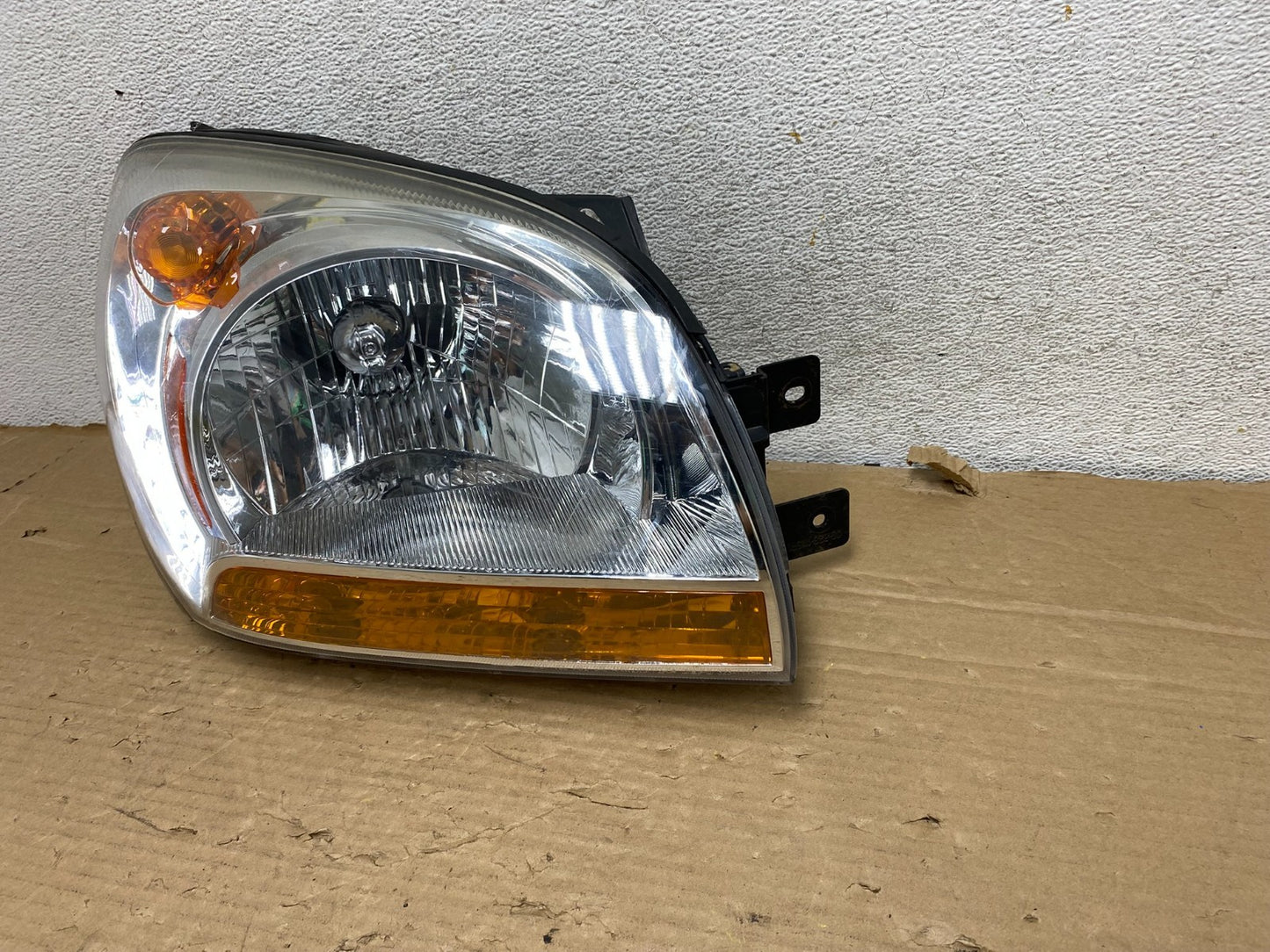 2005 to 2006 Kia Sportage Right Passenger RH Halogen Headlight DEPO AG8270 DW2