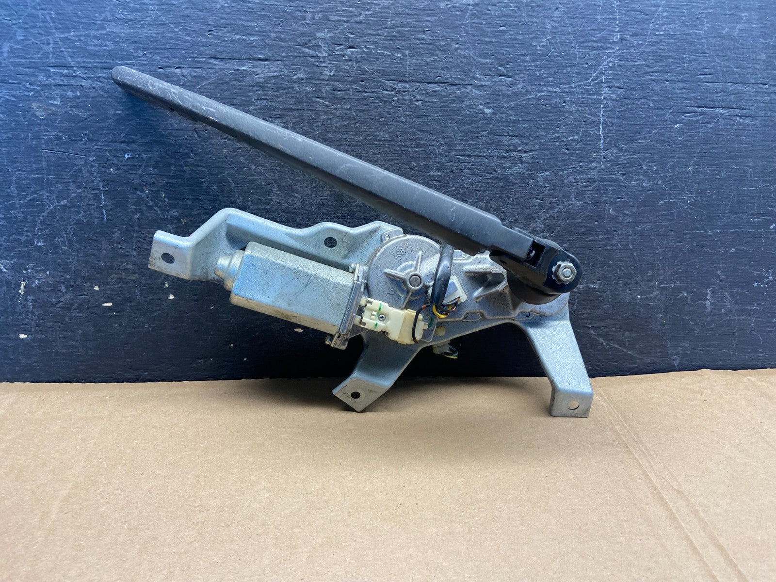 2005 to 2009 Subaru Legacy Outback Rear Windshield Wiper Motor AF93530