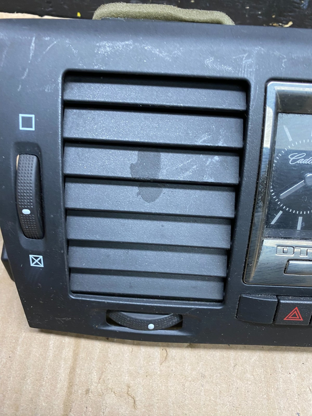 2006 to 2011 Cadillac DTS Dash Center Air Vent Heater Bezel AA4721 DG1