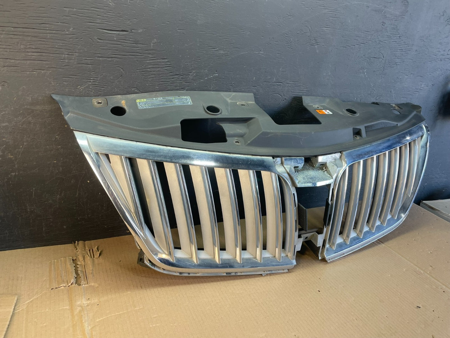 2009 to 2012 Lincoln MKS Front Upper Grille Grill ae3575 DG2
