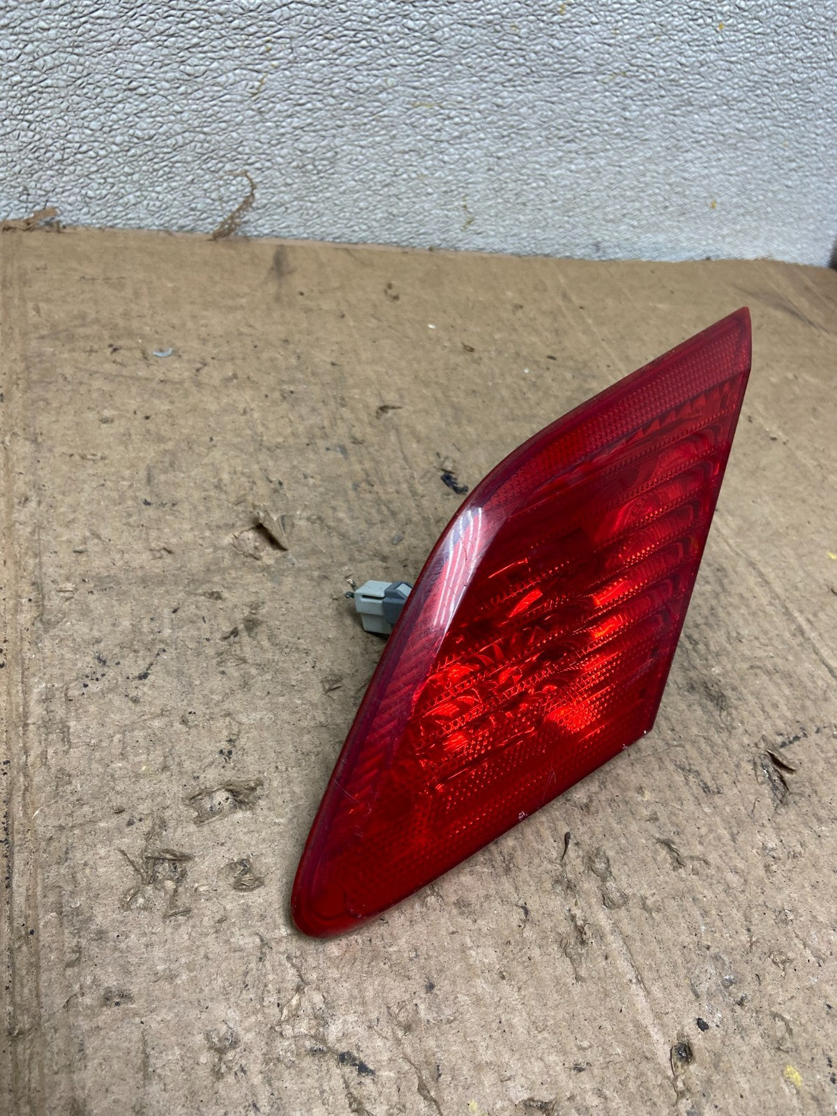 2003 to 2004 Toyota Avalon Right Passenger RH Inner Tail Light OEM AA43662