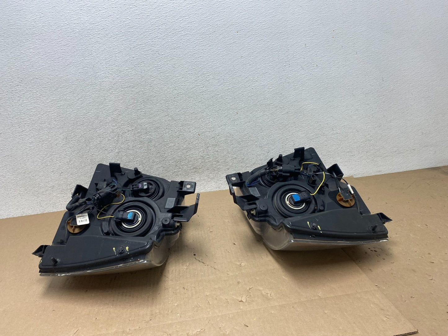 2007 to 2013 Chevrolet Suburban Tahoe Left+Right Set Headlights AG5801 DW13