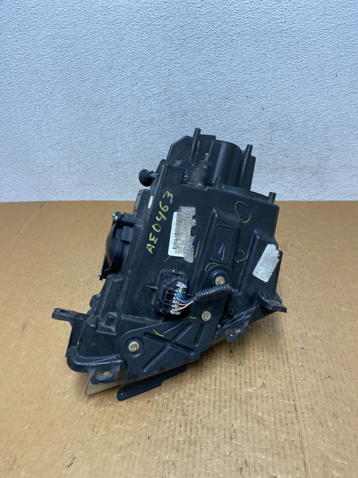 Halogen 2008 to 2014 Cadillac CTS Headlight Right Passenger Rh AE0463 DW8